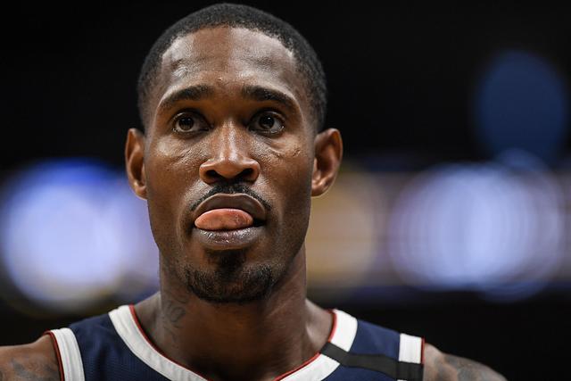 C罗庆祝击败达马克：打进2球全取3分